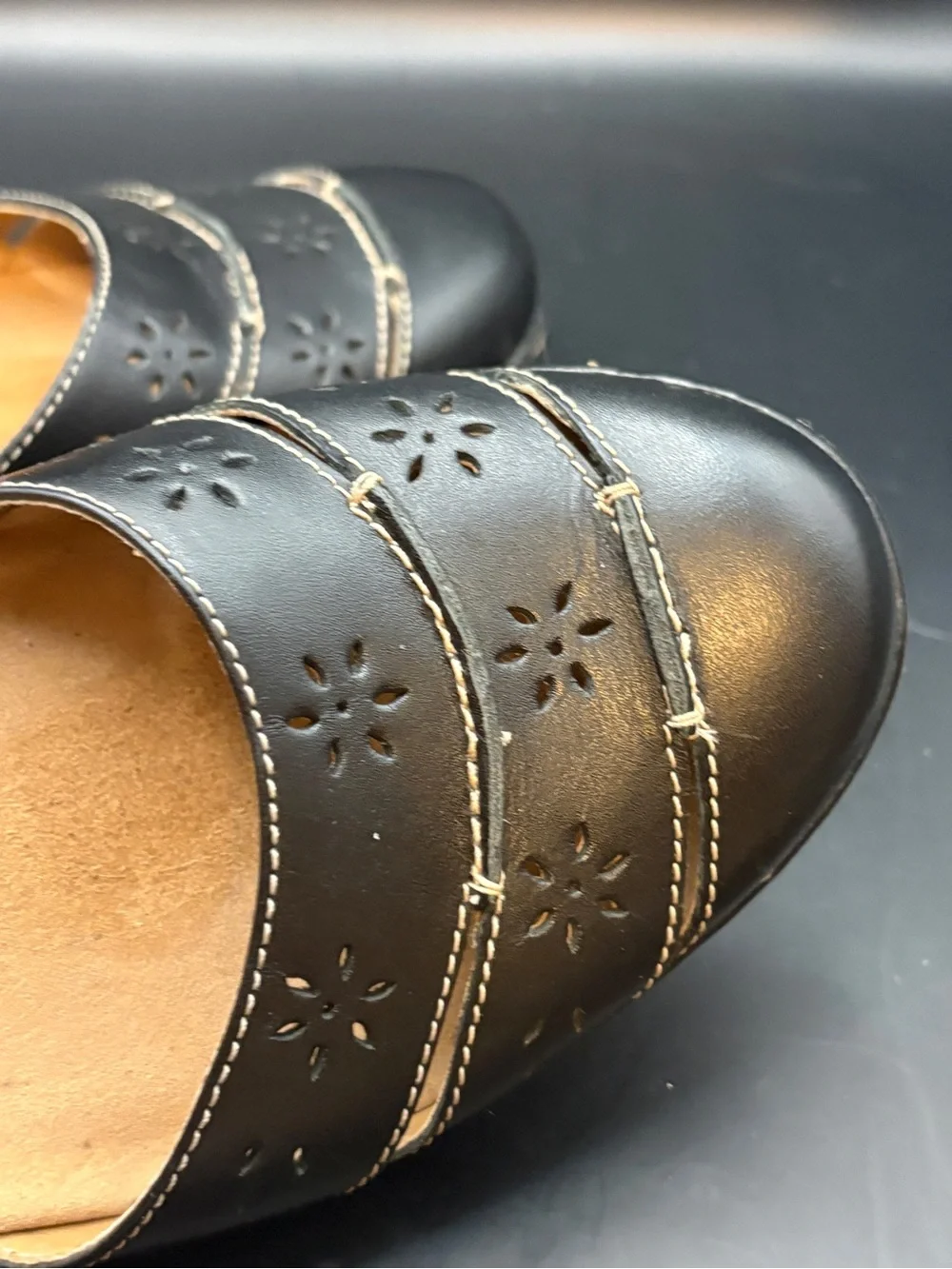 Clarks Black Leather Ankle Strap Pumps - EUC- Size 9N